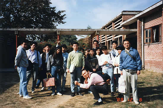 提携校アラーバーハード農業大学キャンパスにて