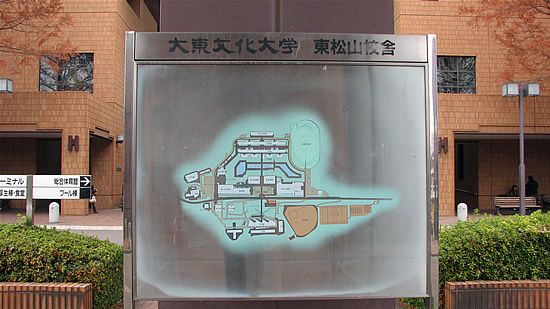 正門正面にあるキャンパス案内。